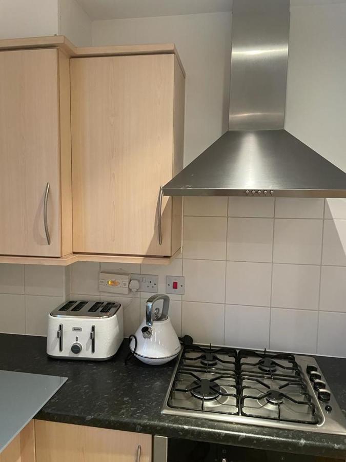 Luxurious & Cosy Apartment In Surrey Уейбридж Екстериор снимка